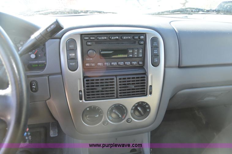 image for item I6887 2005 Ford Explorer Advance Trac RSC SUV