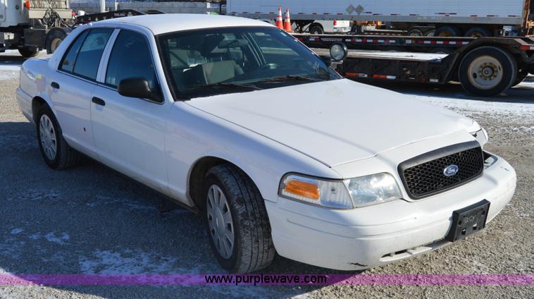 image for item I6888 2008 Ford Crown Victoria Police Interceptor