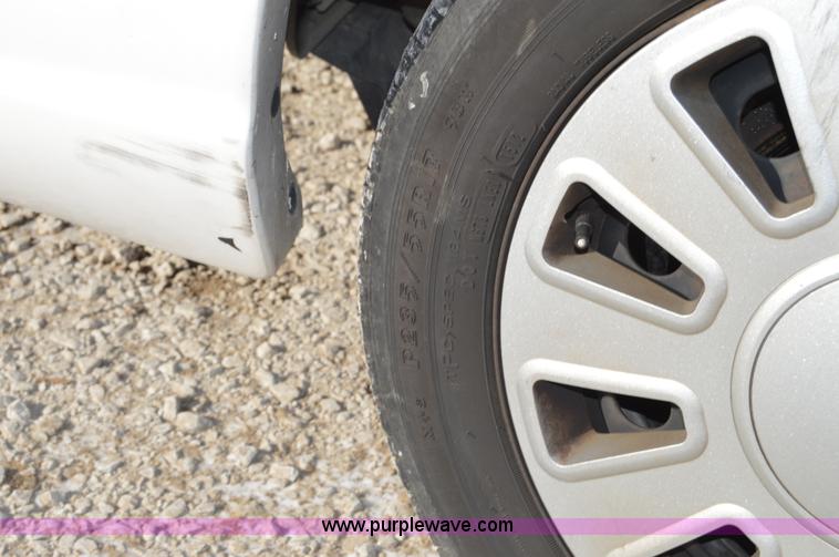 image for item I6888 2008 Ford Crown Victoria Police Interceptor