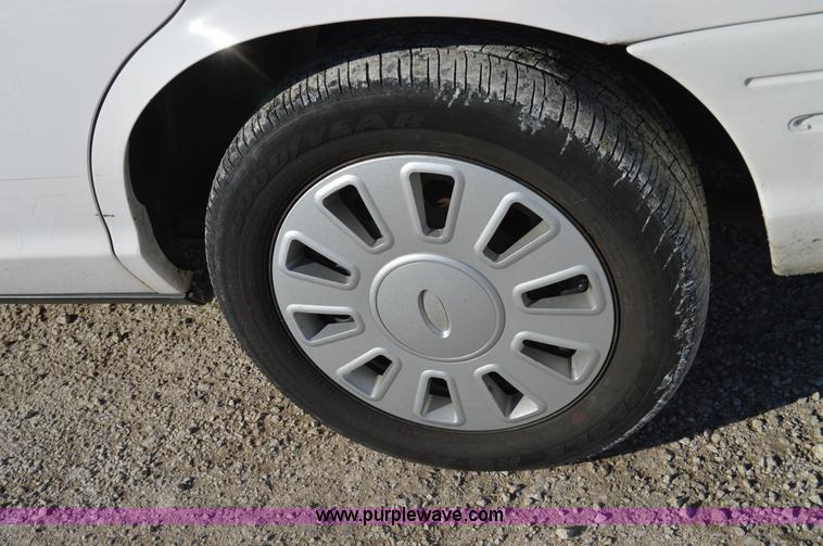 image for item I6888 2008 Ford Crown Victoria Police Interceptor