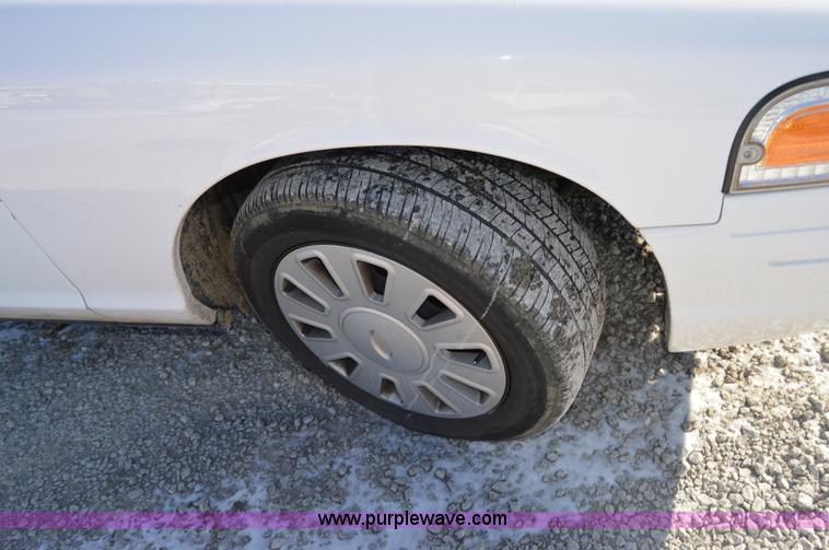 image for item I6888 2008 Ford Crown Victoria Police Interceptor