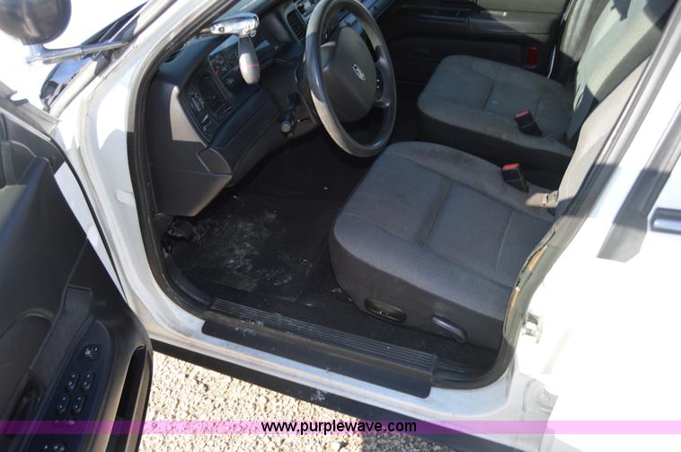 image for item I6888 2008 Ford Crown Victoria Police Interceptor