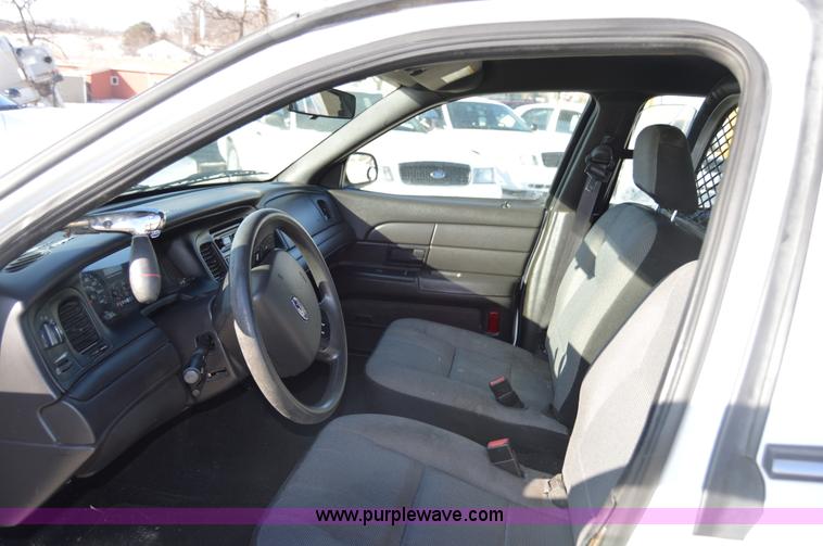 image for item I6888 2008 Ford Crown Victoria Police Interceptor