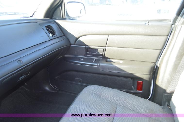 image for item I6888 2008 Ford Crown Victoria Police Interceptor