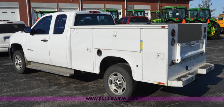 image for item I6908 2011 Chevrolet Silverado 2500HD Ext. Cab utility truck