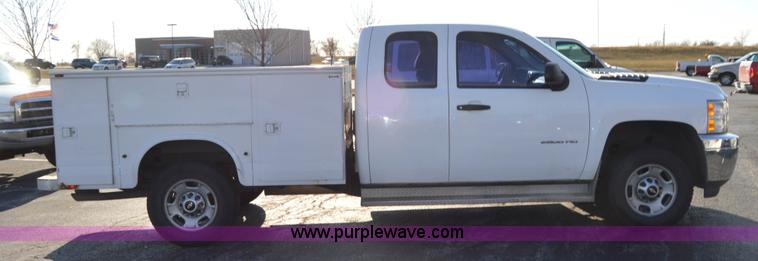 image for item I6908 2011 Chevrolet Silverado 2500HD Ext. Cab utility truck