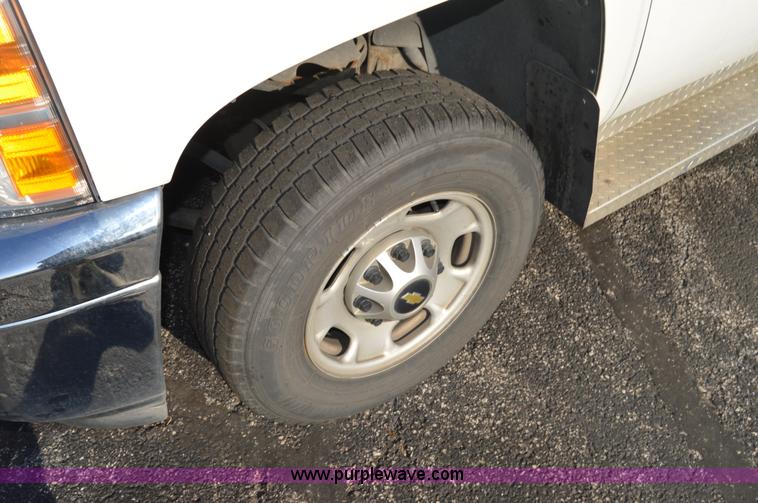 image for item I6908 2011 Chevrolet Silverado 2500HD Ext. Cab utility truck