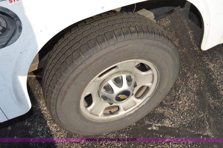 image for item I6908 2011 Chevrolet Silverado 2500HD Ext. Cab utility truck