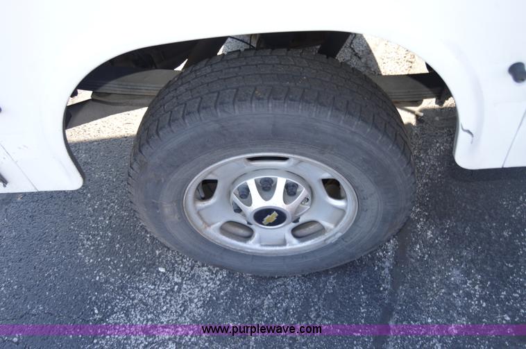 image for item I6908 2011 Chevrolet Silverado 2500HD Ext. Cab utility truck