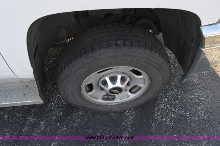 image for item I6908 2011 Chevrolet Silverado 2500HD Ext. Cab utility truck