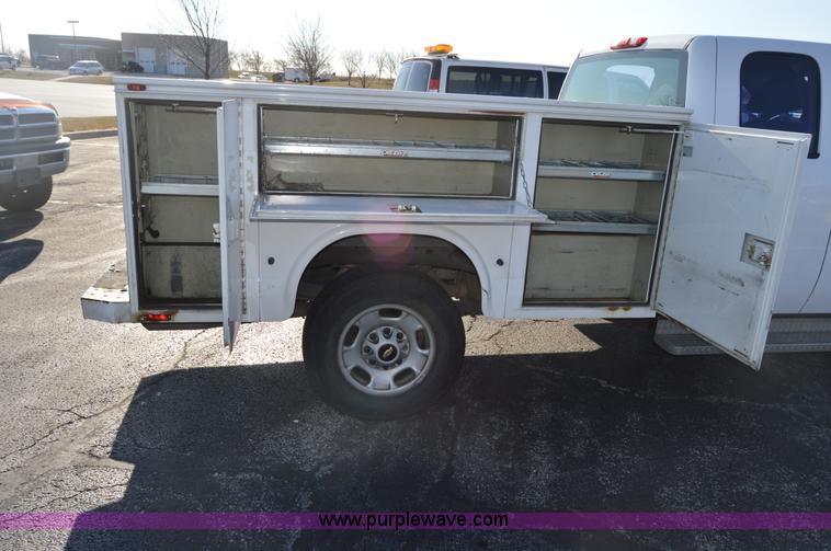 image for item I6908 2011 Chevrolet Silverado 2500HD Ext. Cab utility truck