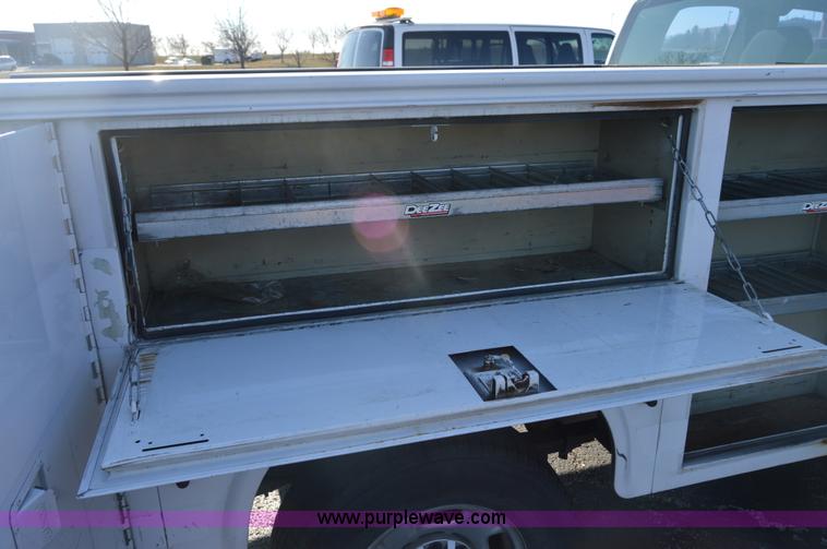 image for item I6908 2011 Chevrolet Silverado 2500HD Ext. Cab utility truck