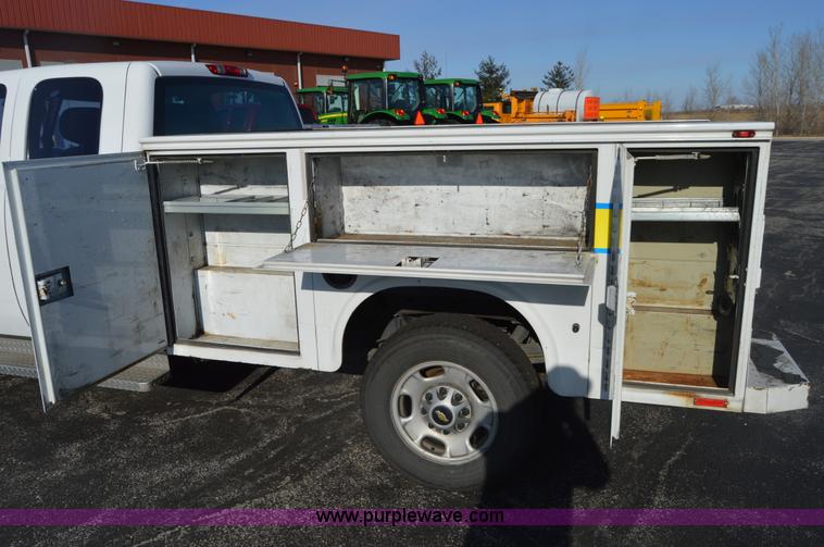 image for item I6908 2011 Chevrolet Silverado 2500HD Ext. Cab utility truck