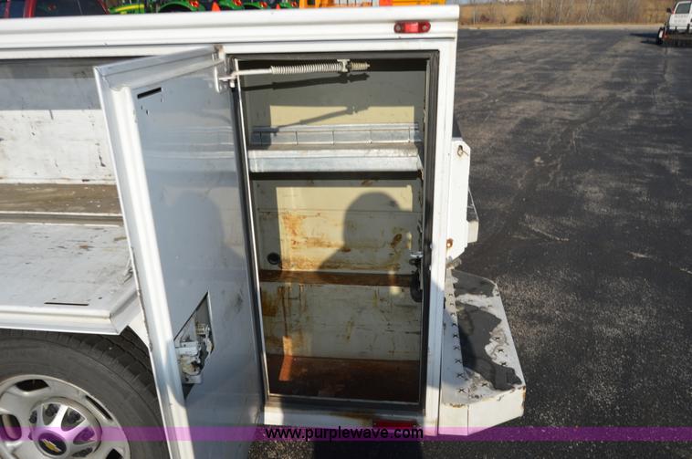 image for item I6908 2011 Chevrolet Silverado 2500HD Ext. Cab utility truck