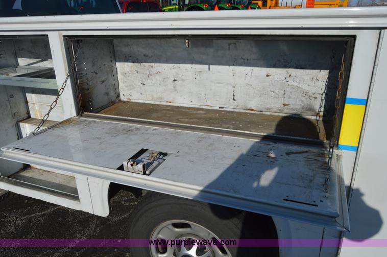 image for item I6908 2011 Chevrolet Silverado 2500HD Ext. Cab utility truck