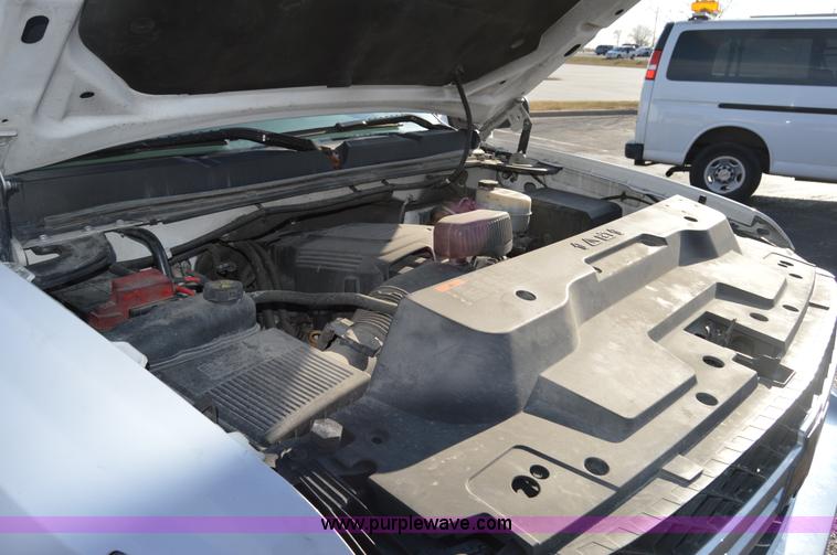 image for item I6908 2011 Chevrolet Silverado 2500HD Ext. Cab utility truck