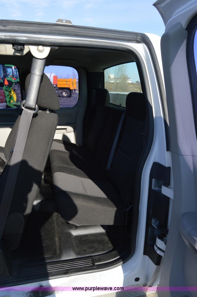 image for item I6908 2011 Chevrolet Silverado 2500HD Ext. Cab utility truck