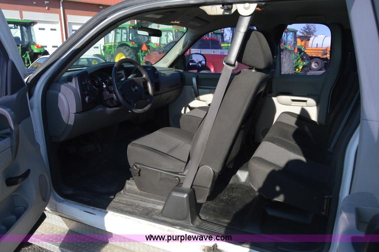 image for item I6908 2011 Chevrolet Silverado 2500HD Ext. Cab utility truck
