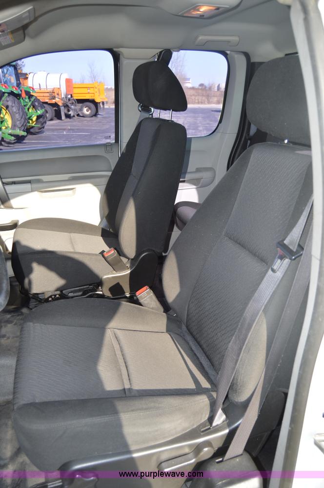 image for item I6908 2011 Chevrolet Silverado 2500HD Ext. Cab utility truck