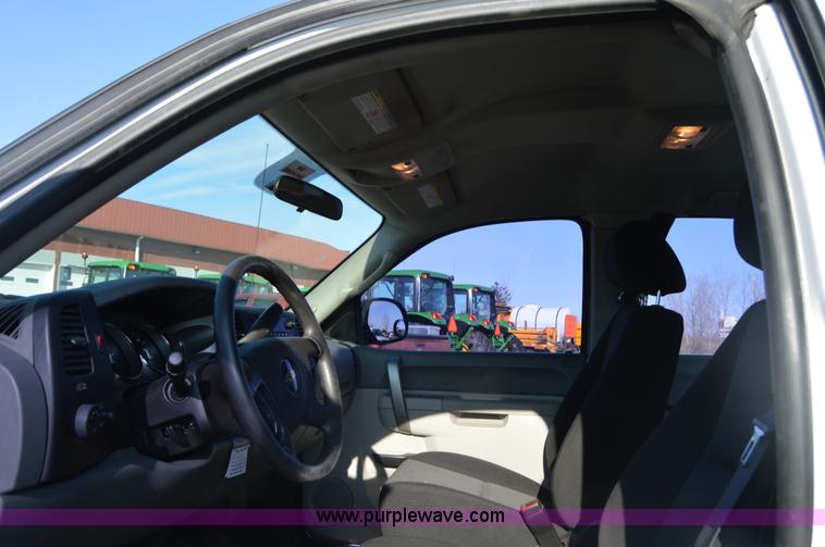 image for item I6908 2011 Chevrolet Silverado 2500HD Ext. Cab utility truck