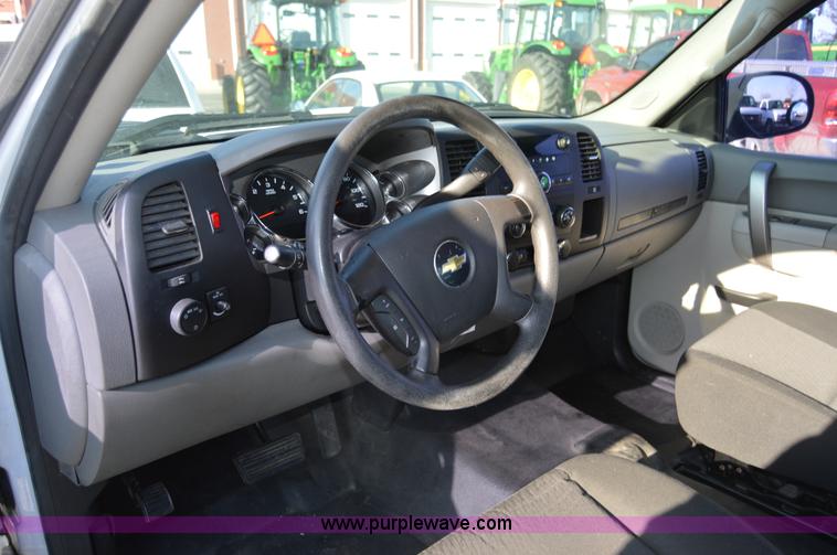 image for item I6908 2011 Chevrolet Silverado 2500HD Ext. Cab utility truck