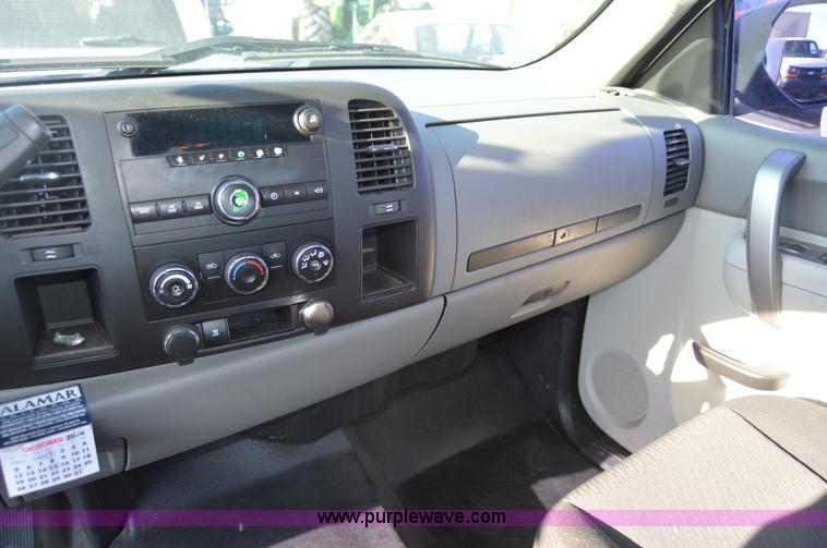 image for item I6908 2011 Chevrolet Silverado 2500HD Ext. Cab utility truck