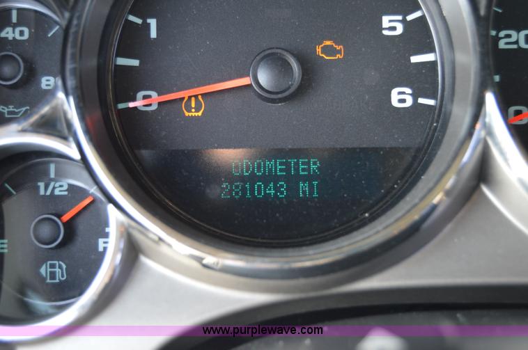 image for item I6908 2011 Chevrolet Silverado 2500HD Ext. Cab utility truck