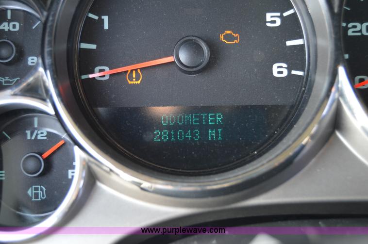 image for item I6908 2011 Chevrolet Silverado 2500HD Ext. Cab utility truck