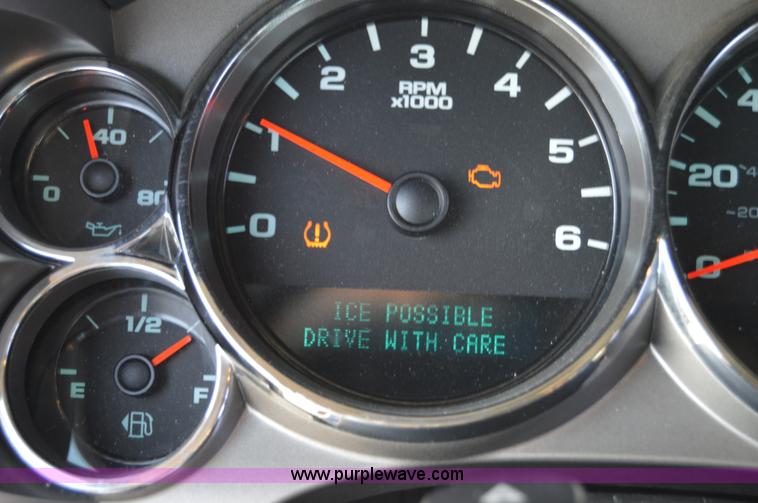 image for item I6908 2011 Chevrolet Silverado 2500HD Ext. Cab utility truck