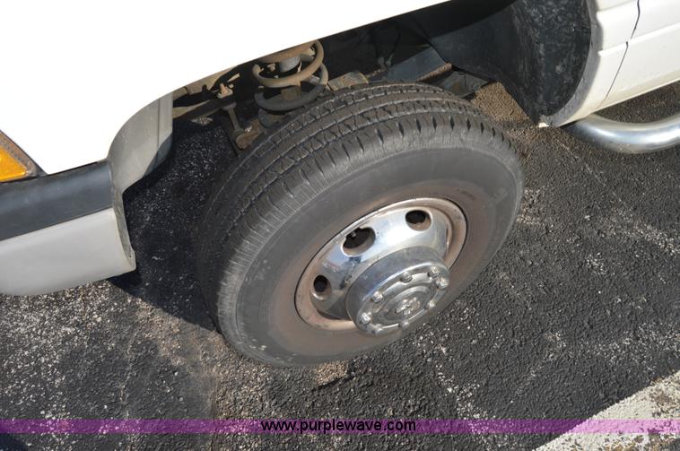 image for item I6909 2002 Dodge Ram 3500 utility truck
