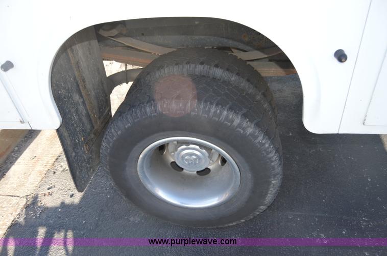 image for item I6909 2002 Dodge Ram 3500 utility truck