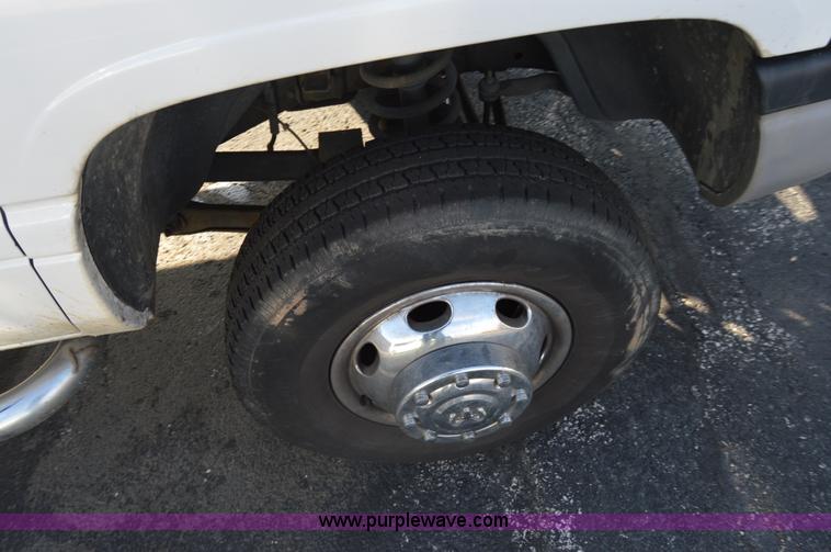 image for item I6909 2002 Dodge Ram 3500 utility truck