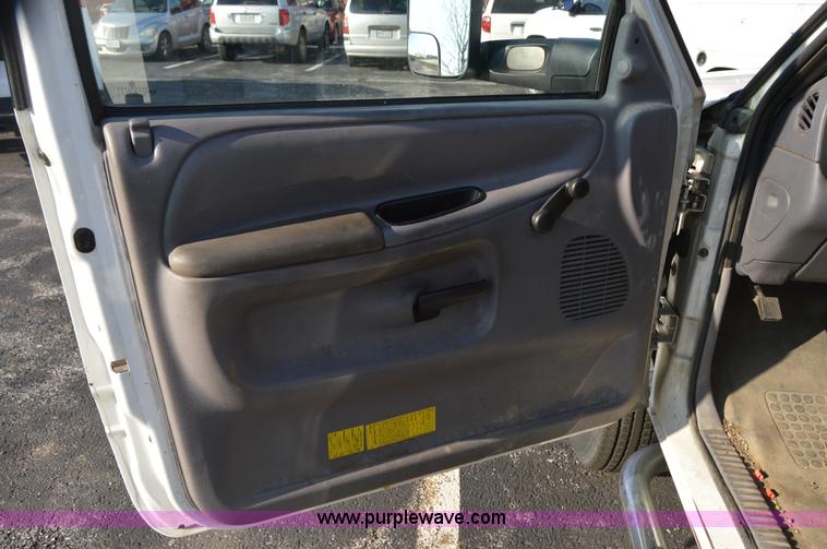 image for item I6909 2002 Dodge Ram 3500 utility truck