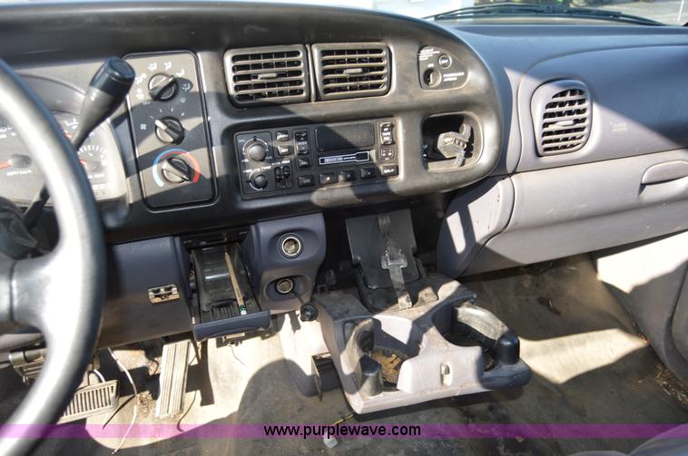 image for item I6909 2002 Dodge Ram 3500 utility truck