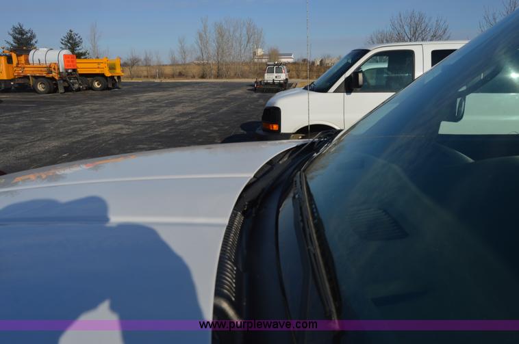 image for item I6909 2002 Dodge Ram 3500 utility truck