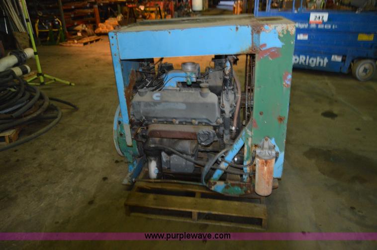 image for item I6912 Cummins stationary engine
