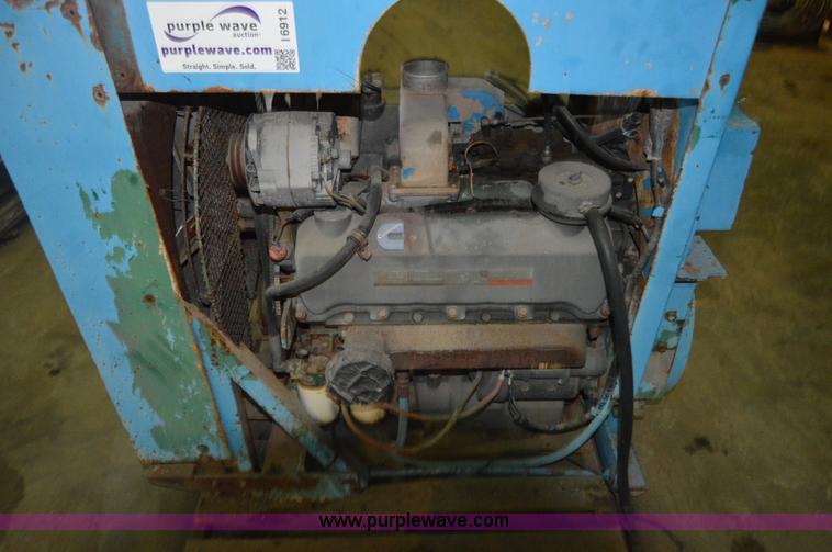 image for item I6912 Cummins stationary engine