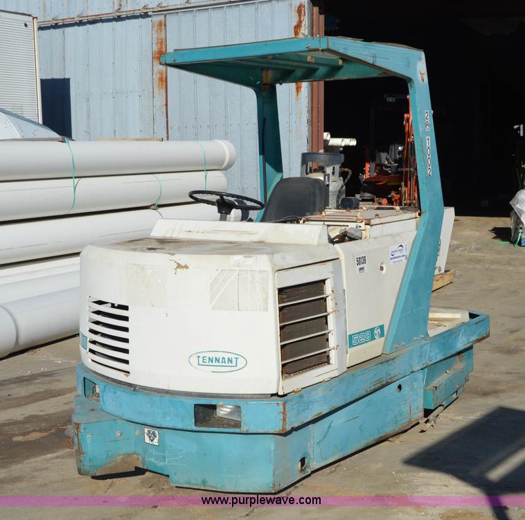 image for item I6915 Tennant 528 self-propelled sweeper