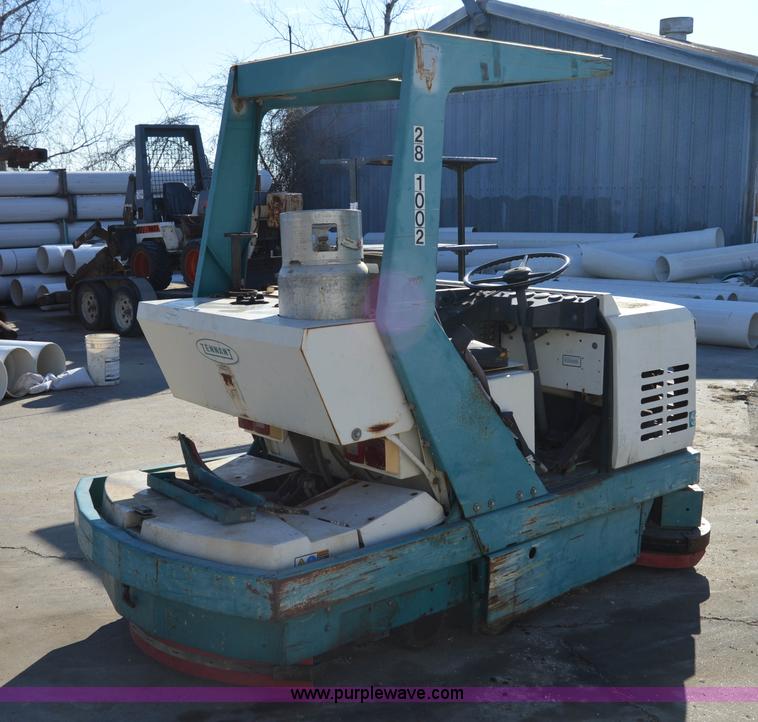 image for item I6915 Tennant 528 self-propelled sweeper