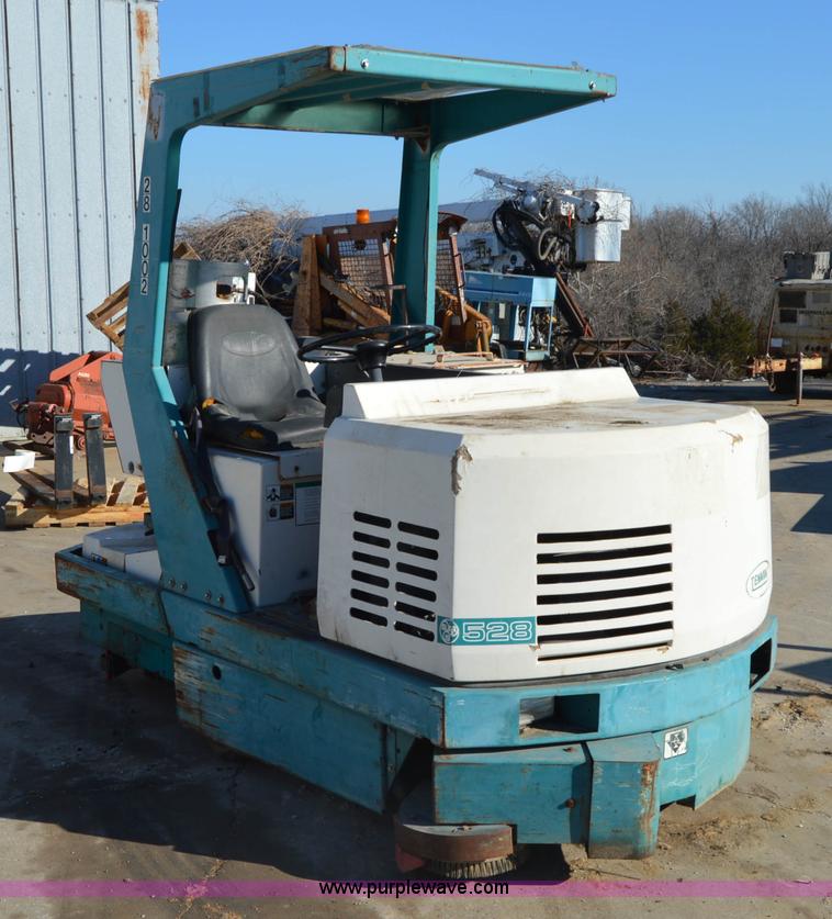 image for item I6915 Tennant 528 self-propelled sweeper