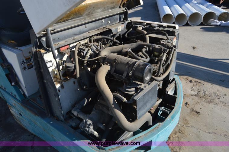 image for item I6915 Tennant 528 self-propelled sweeper