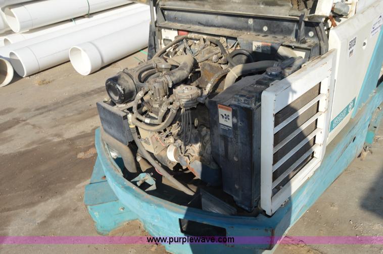 image for item I6915 Tennant 528 self-propelled sweeper