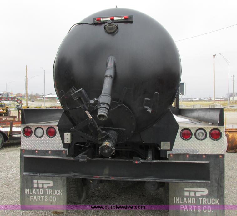 image for item I8821 1993 International 4900 vacuum truck