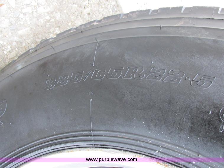 image for item I8821 1993 International 4900 vacuum truck