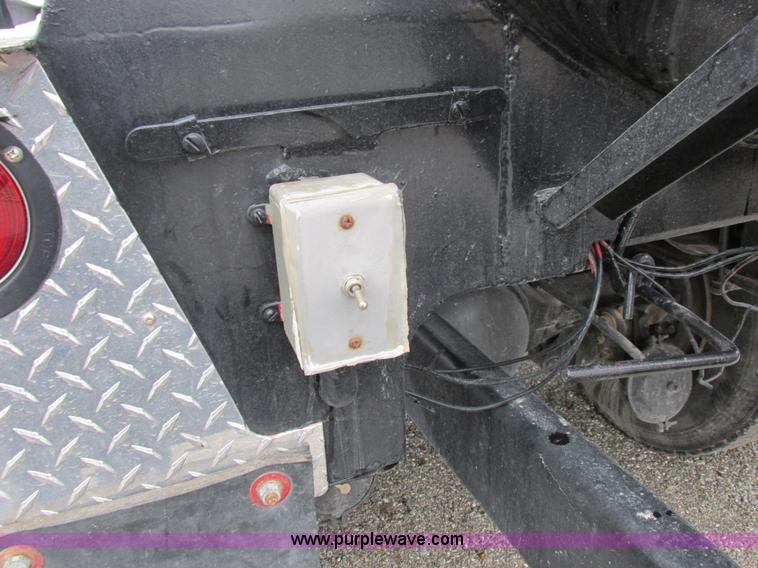 image for item I8821 1993 International 4900 vacuum truck