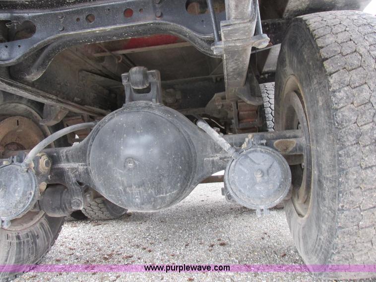 image for item I8821 1993 International 4900 vacuum truck