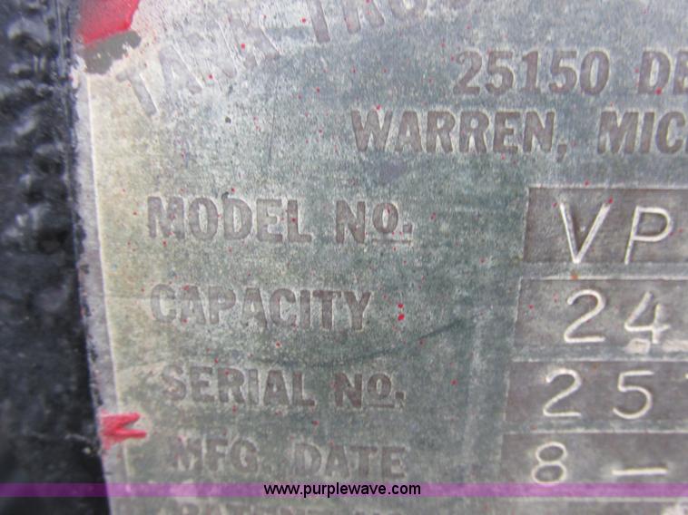 image for item I8821 1993 International 4900 vacuum truck