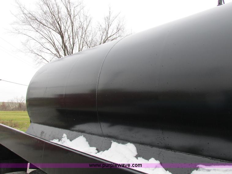 image for item I8821 1993 International 4900 vacuum truck