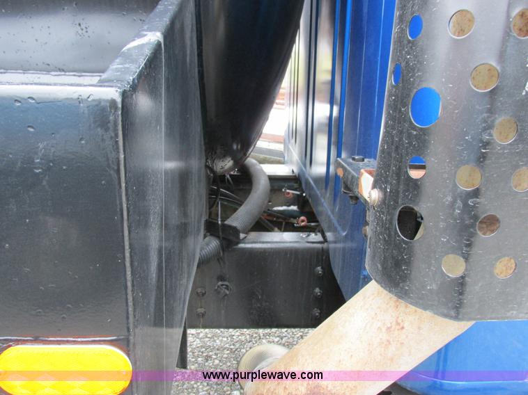 image for item I8821 1993 International 4900 vacuum truck