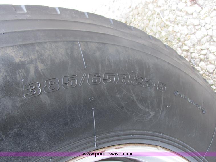 image for item I8821 1993 International 4900 vacuum truck